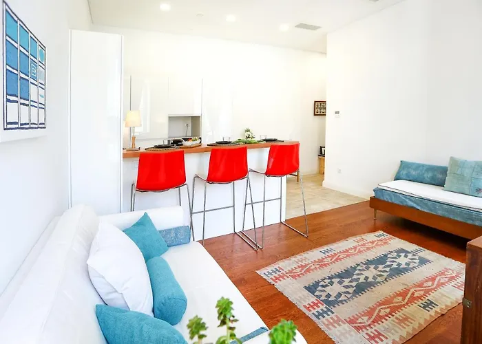 Jump Into The Lull Apartment *